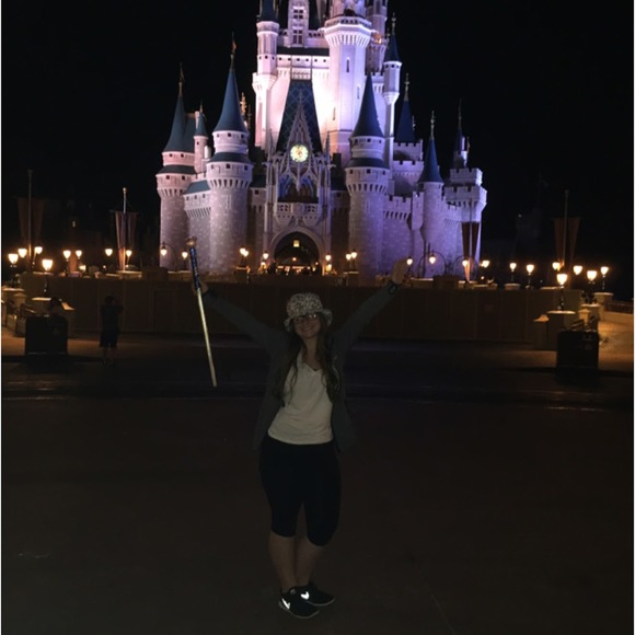 Meet your Posher, Tori - Picture 1 of 1